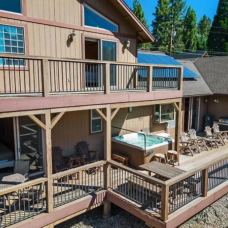 Paw Print By Avantstay Hot Tub Large Deck